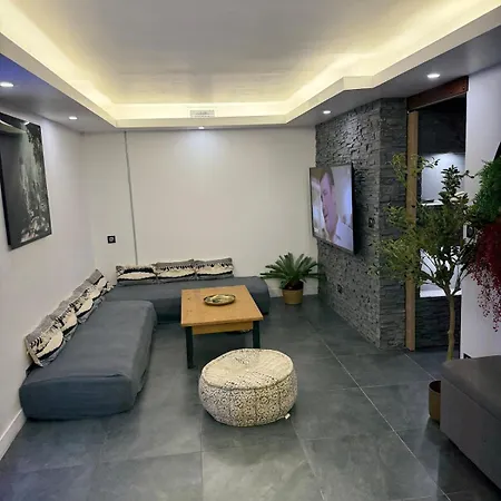 Terrasse Privee, Shower Exterieur, Parking Privee *