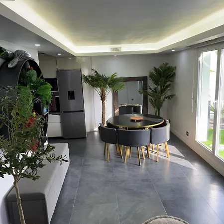 Terrasse Privee, Shower Exterieur, Parking Privee *